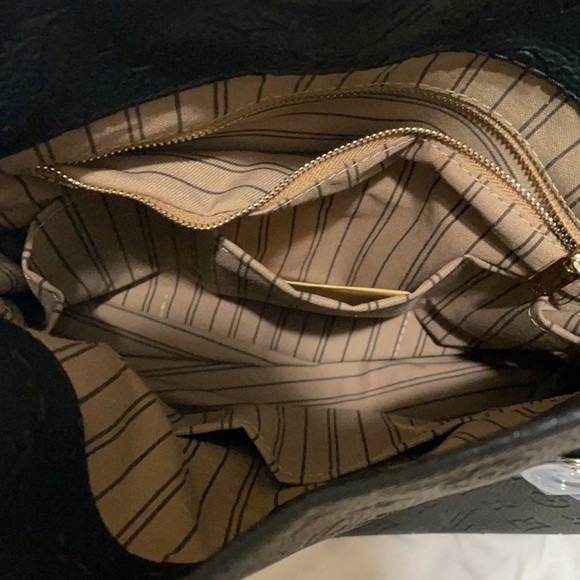 Gorgeous Navy Handbag - Picture 3 of 4